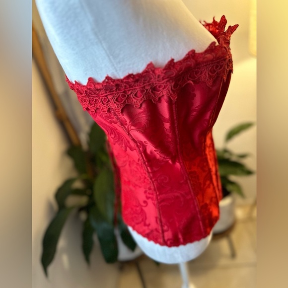 Fredrick’s of Hollywood red lace corset - Picture 6 of 9